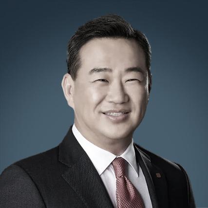 Sam Kim, global retail strategist, speaking at the RLC Global Forum