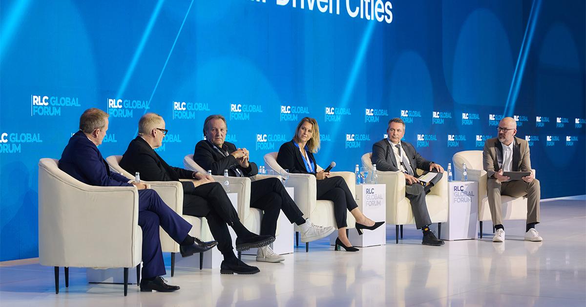 Panel on Urban Renaissance in retail with Craig Watson (JLL), Julie Alexander (Diriyah Company), David Wilkinson (Streem & Strom), Karl Schwitzke (Schwitzke Group), Lee Talbott (ROSHN Group), and Simon Mitchell (Sybarite) at the 2025 RLC Global Forum in Riyadh.